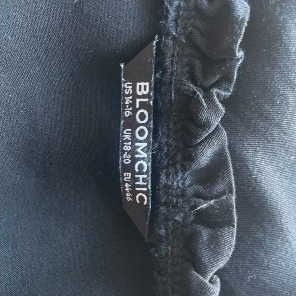 Bloomchic Black Top With Ruffled Bottom‎ - Picture 4 of 5
